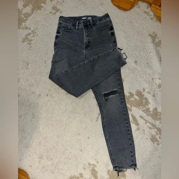 Old Navy Rockstar Super Skinny Extra High Rise Distressed Cropped Jeans - Picture 2 of 4